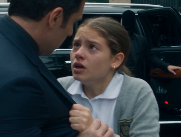 “Don’t Go to That Car…” — The Secret the Little Girl Had Been Hiding