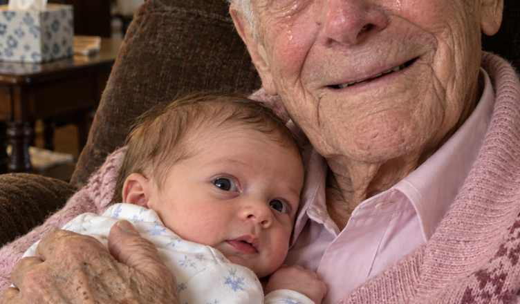 I Took My Newborn Daughter to Meet the Grandfather Who Raised Me. When She Opened Her Eyes, He Began to Cry